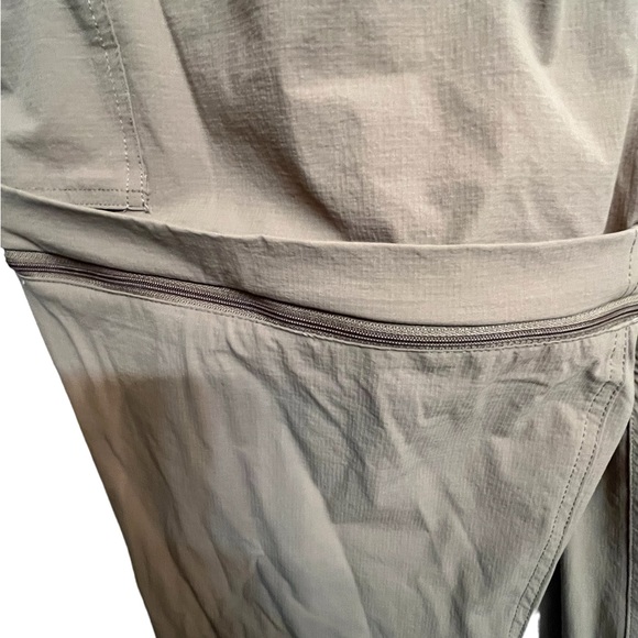 NWT Men’s Beige pants with Zip off legs to make into shorts size 40X32 - Picture 6 of 11